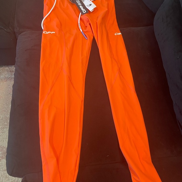 Off-White set sold out everywhere - Picture 2 of 3